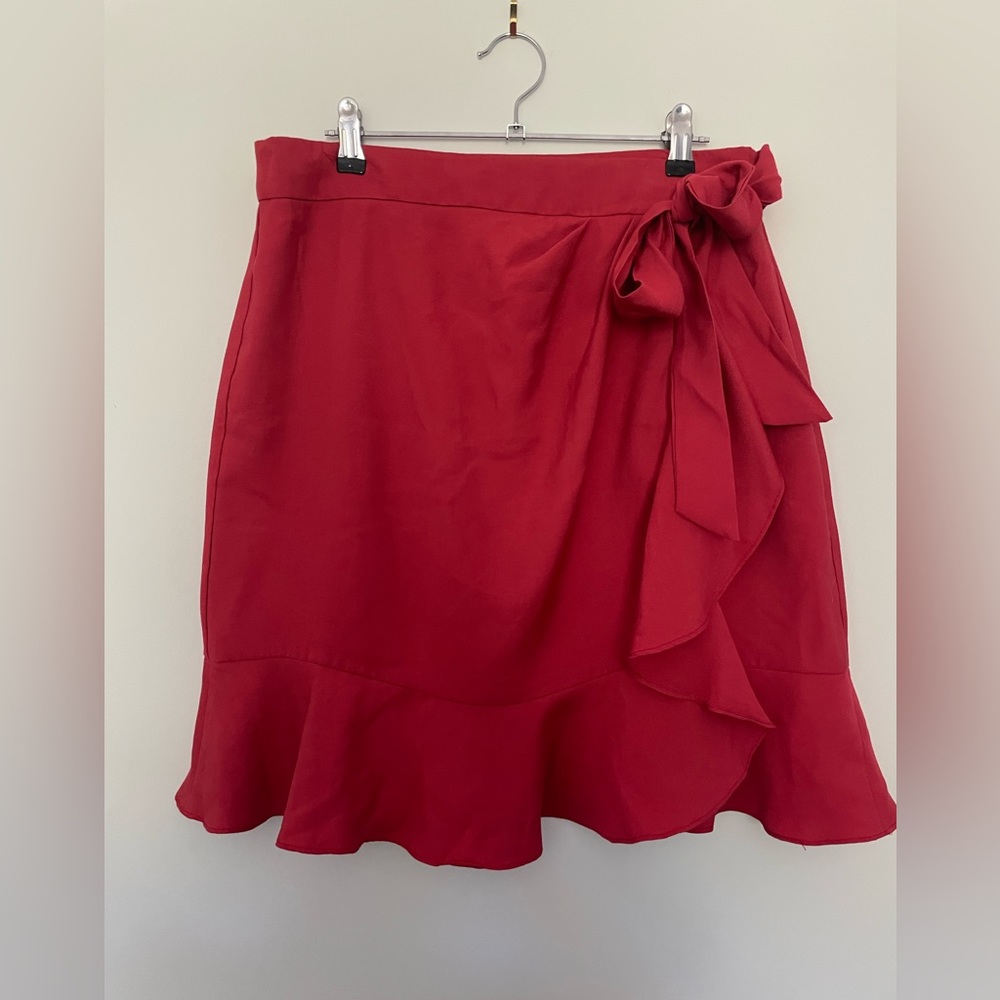 Cue red ruffle wrap skirt size 14 - Picture 2 of 4